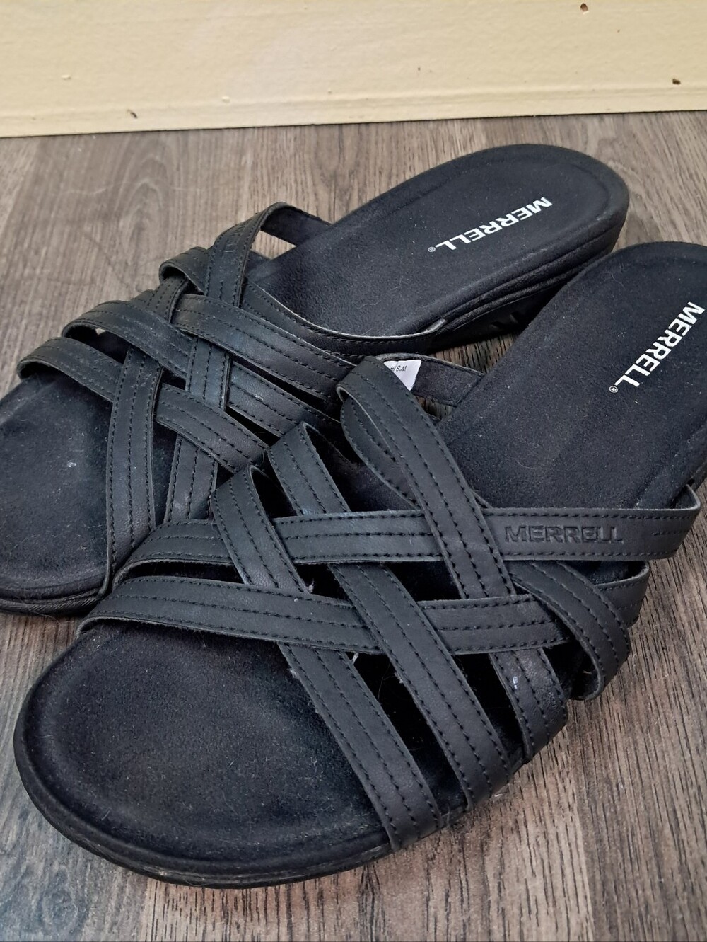 Merrell Sandals Women 9 Black Leather Strappy Flip Flop